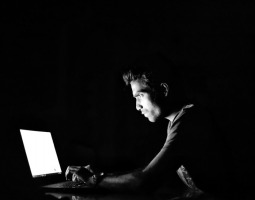 Poučení z COVID-19: Jak kyberzločinci využívali finanční instituce